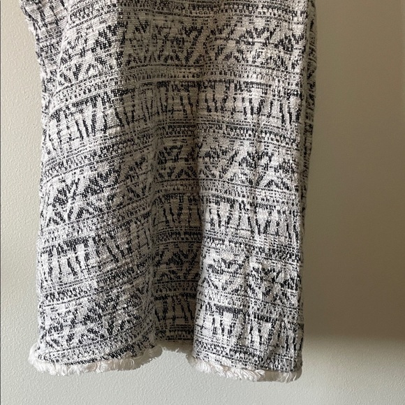 W5 Monochrome Geometric Tank Top - Picture 6 of 11